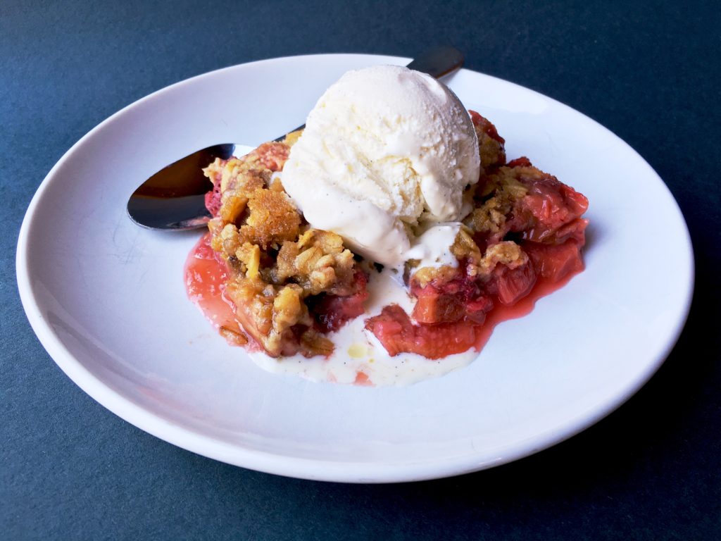 Rhubarb and Strawberry Crisp 2