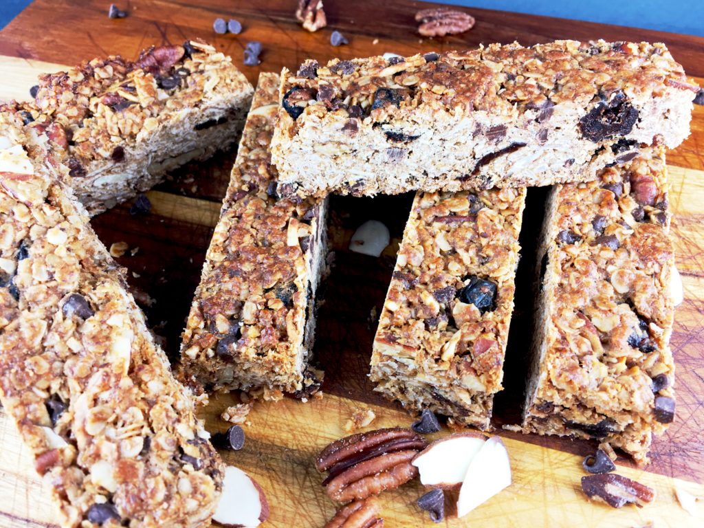 Homemade Granola Bars with Chocolate