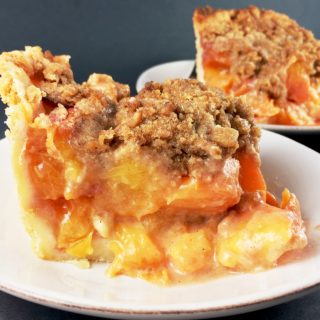Deep Dish Peach Crumble Pie - Hummingbird Thyme