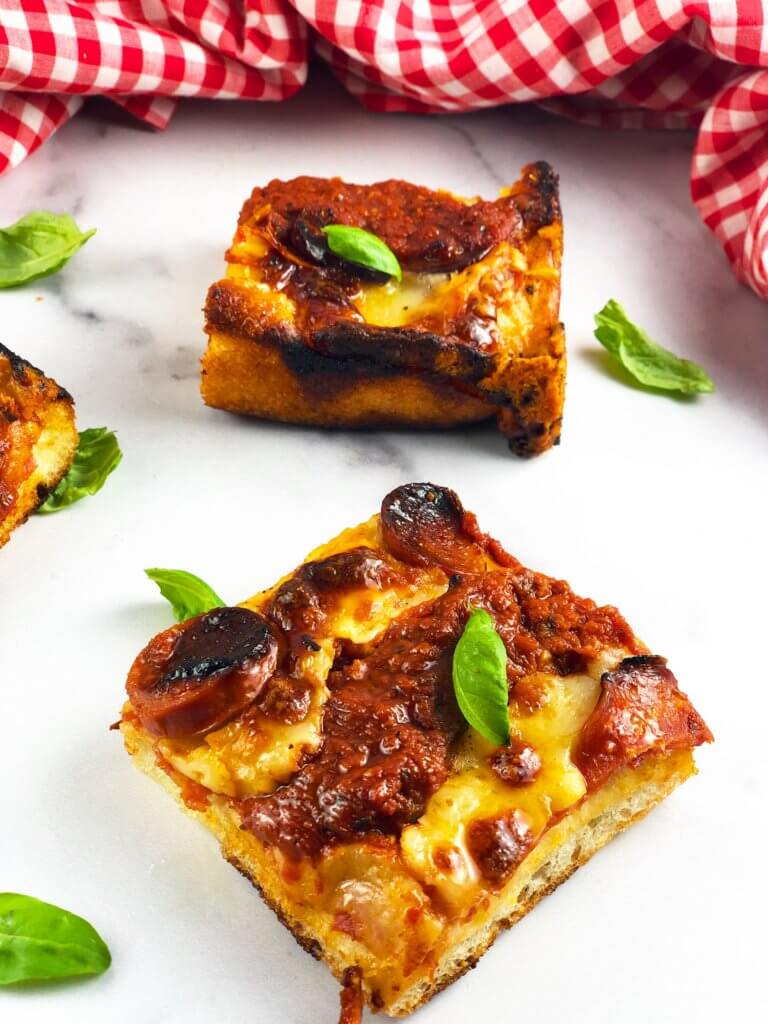 I made Kenji's Detroit Style Pan Pizza. So delicious. : r/seriouseats