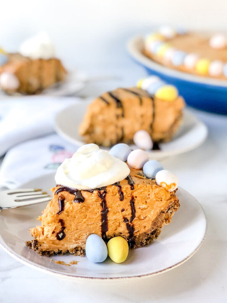 Salted peanut butter caramel cheesecake, a no-bake pie with 2-ingredient chocolate cookie crust, simple peanut butter caramel filling, and candy on top!